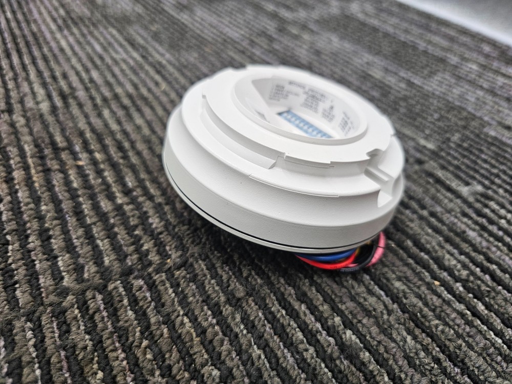 Current WSPLWOSM24V-U WASP2 High Mount Sensor Surface Mount 24VDC Watertight