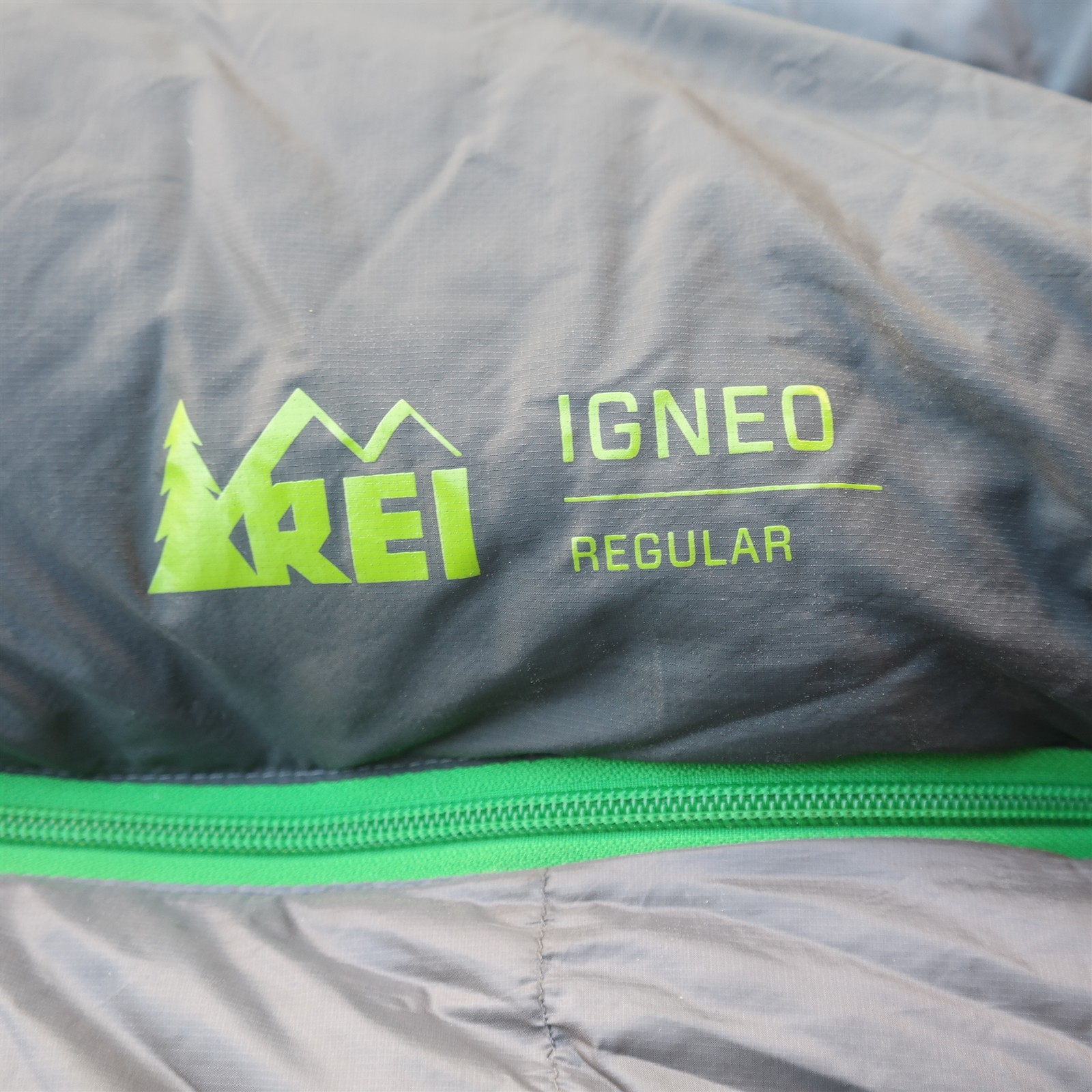 REI IGNEO Down Sleeping bag 80" X 30" rated 20 degrees (READ)