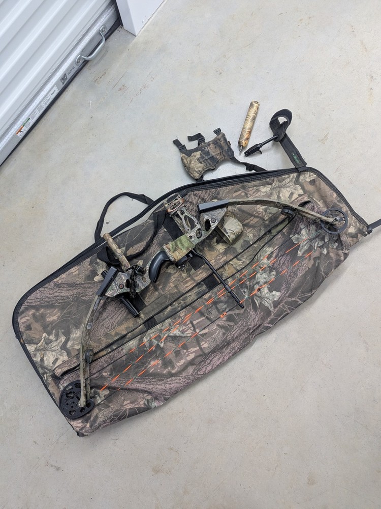 PSE Fire Flite 33 Compound Bow w/ BAG + Extras - RH 27-32” - 70lb Max - TESTED