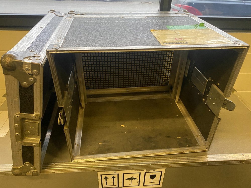 #404 Rack DD 9U with Mesh Lid