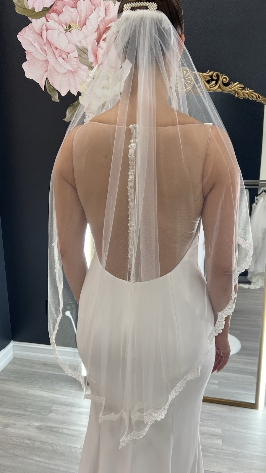 Ansonia Fingertip  Short Lace Edge Veil Style 632s Ivory MSRP $125