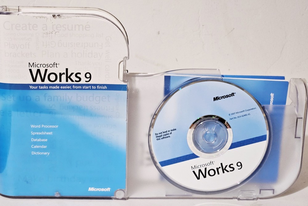 Microsoft Works 9 Windows Software Tool Word Processor Spreadsheet DB W/ Case