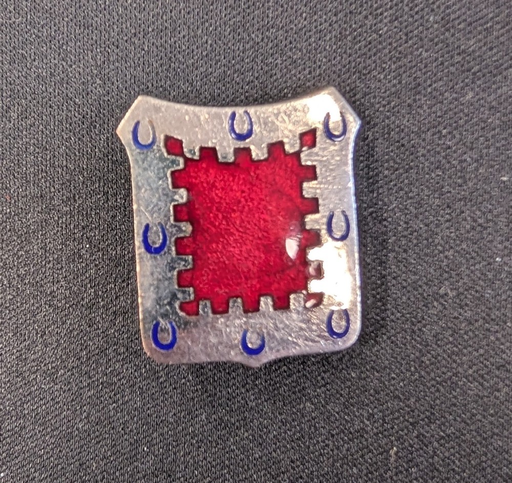 Original WW2 8th Engineer  Pin Back DUI Crest