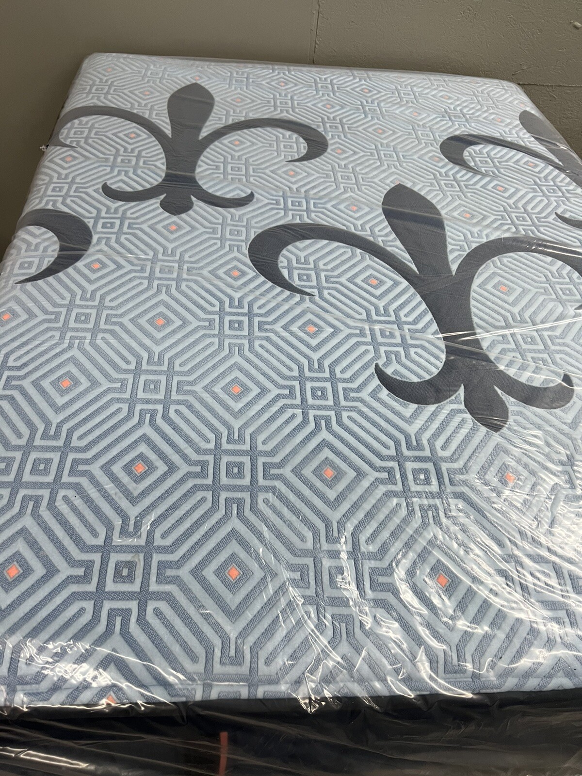 STEARNS & FOSTER LUX ESTATE HYBRID FIRM QUEEN MATTRESS NEW 2023 CLEARANCE