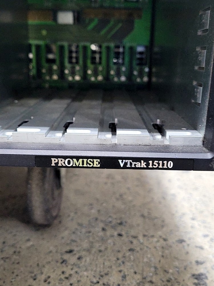 PROMISE TECHNOLOGY Vtrak 15110 SCSI-SATA RAID Storage System SEE NOTES