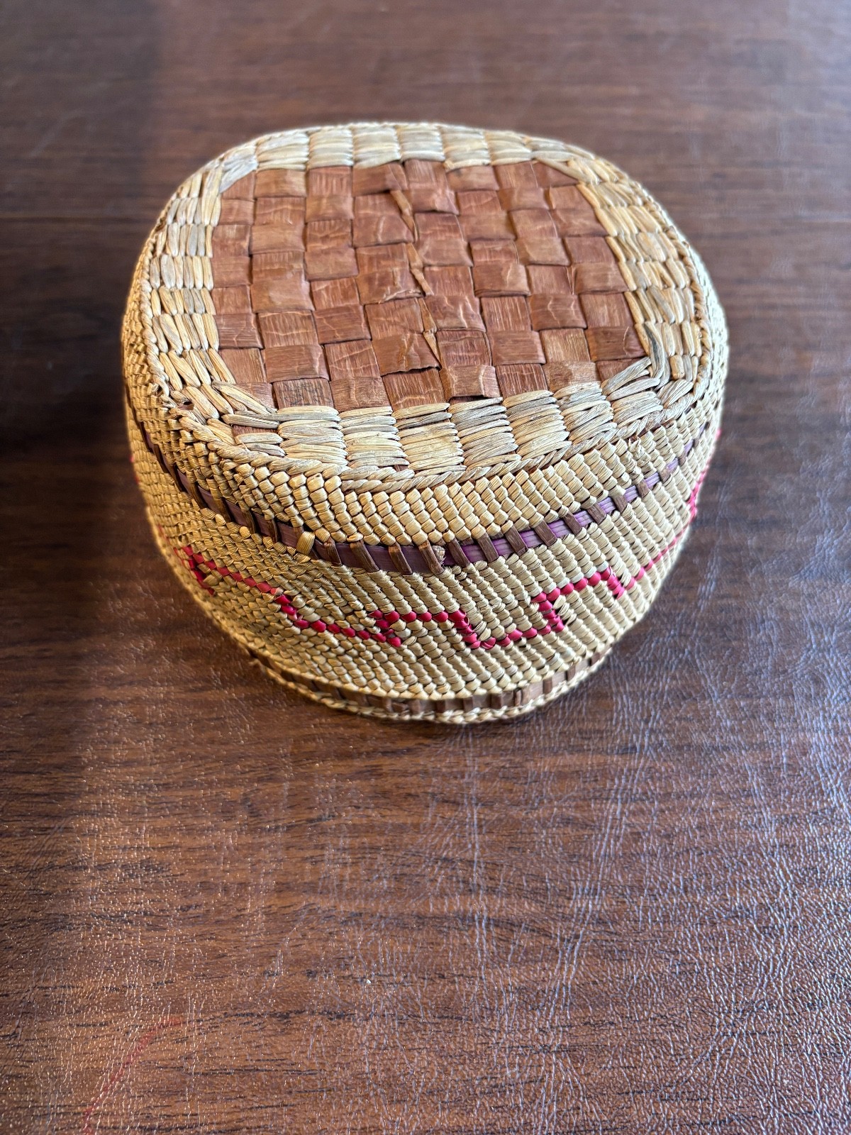 Native American Indian Makah Cedar Bark & Bear Grass Basket c. 1904 no lid 6"