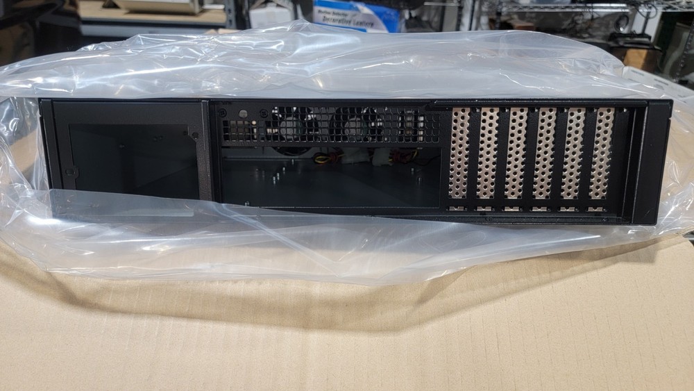 iStarUSA E-207L 2U Rackmount Chassis