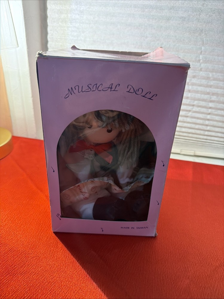 Dolmax Musical Dolls Vintage