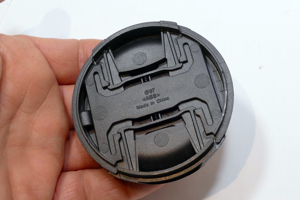 67mm Front Lens Cap snap on type 70-210mm black