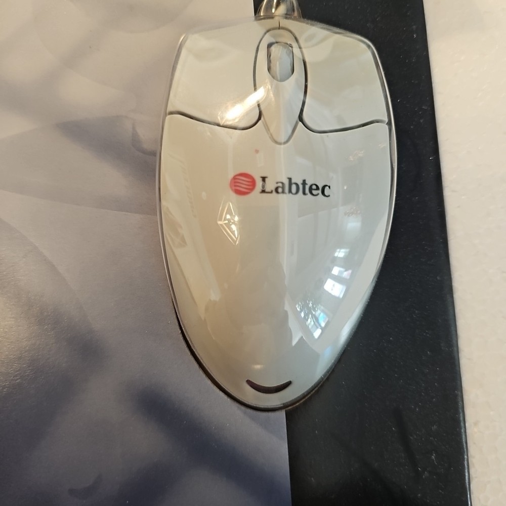 Labtec Wheel Mouse With Light PS/2 Connection XP New( Open Box)