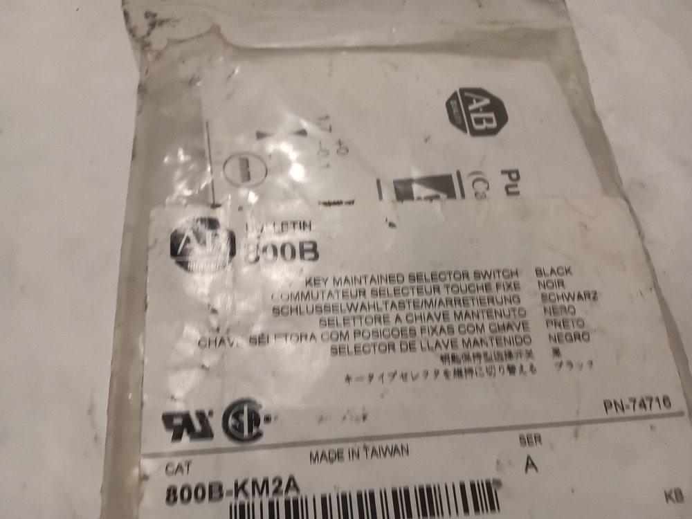 ALLEN BRADLEY 800B-KM2A KEY SELECTOR SWITCH OPERATOR 2 POS SER A (O7C)