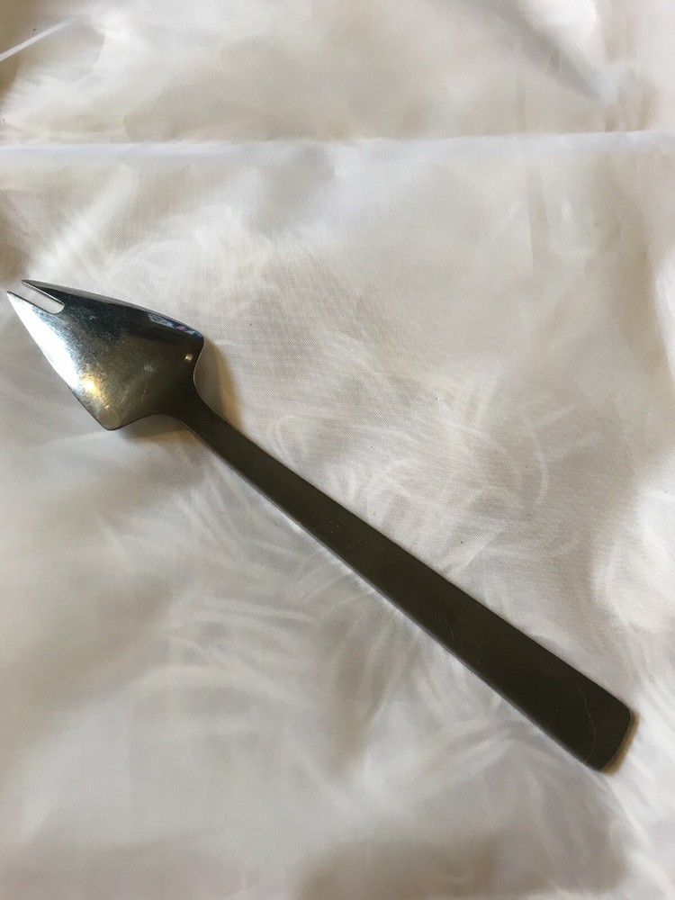 1 Medium Solid Cold Meat Fork Serving Italy Capri CAP2 Sleek MCM 9934 Stainless