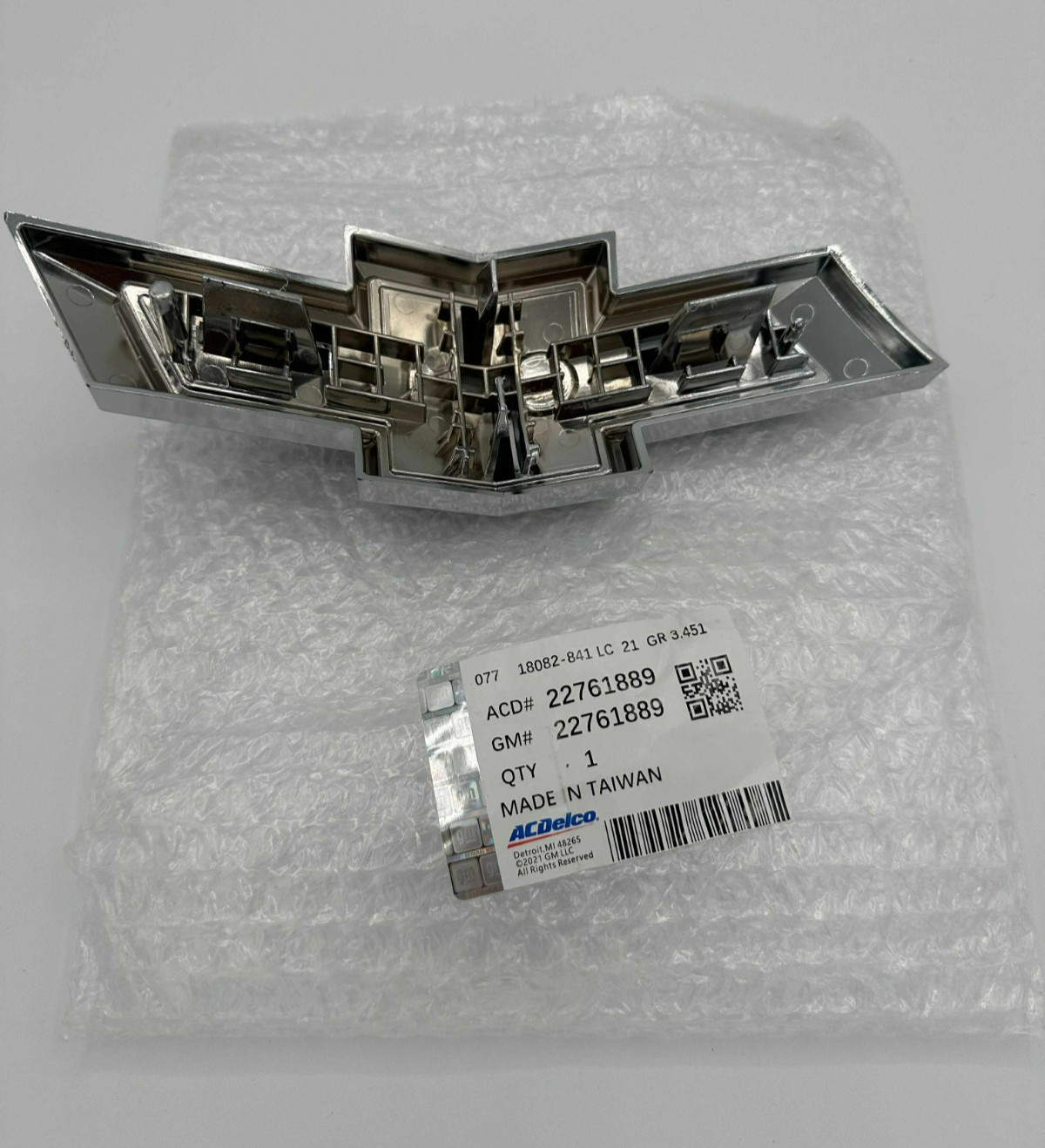 2010-2013 CAMARO 2014-2015 CAMARO ZL1 FRONT GRILLE BOWTIE EMBLEM NEW GM 22761889