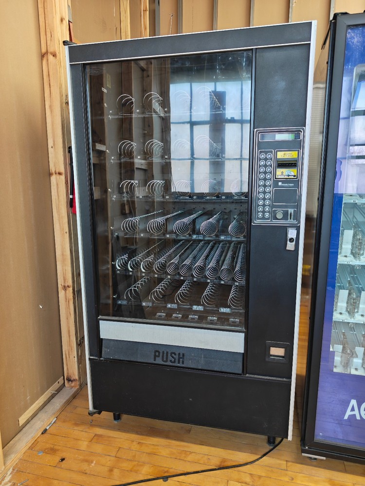 AP 113 SNACK VENDING MACHINE AUTOMATIC PRODUCTS