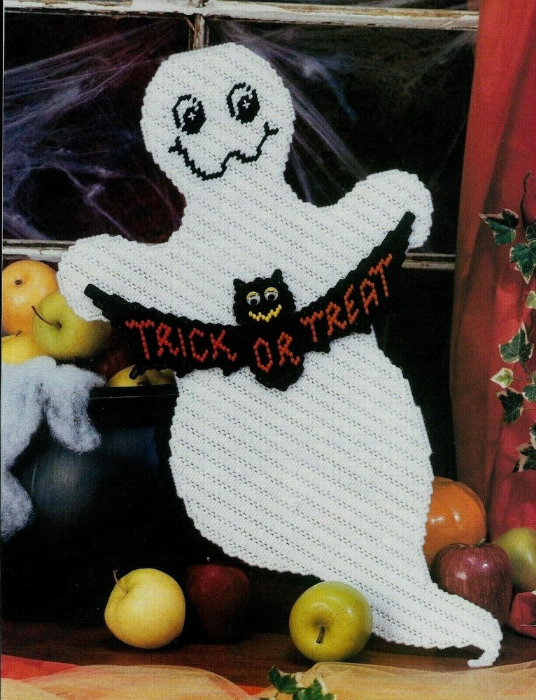 GHOSTLY GREETINGS WITH BAT HALLOWEEN PLASTIC CANVAS PATTERN INSTRUCTIONS