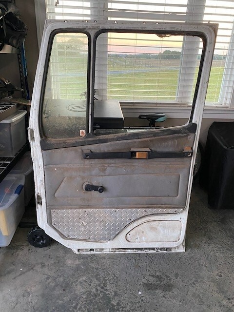 FREIGHTLINER FL70 2000 DOOR ASSEMBLY FRONT 