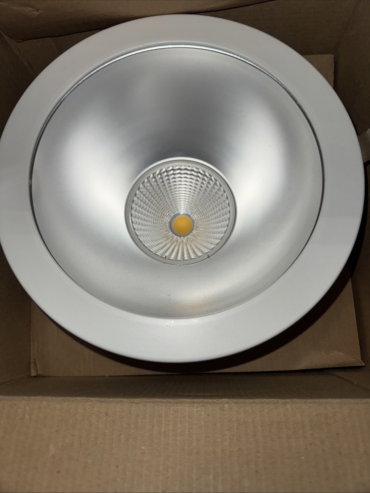 Epic Mag 8 Downlight 120-277 • 400k Also Multplier