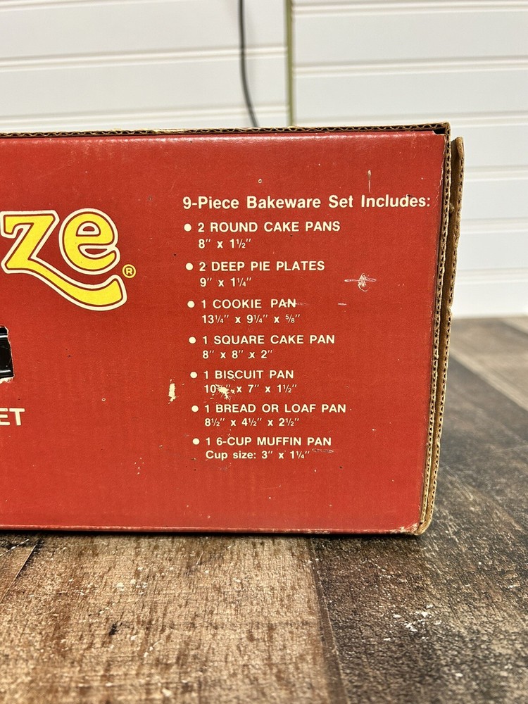 Baker•eze 9 Piece Non-Stick Bakeware Set New In Box