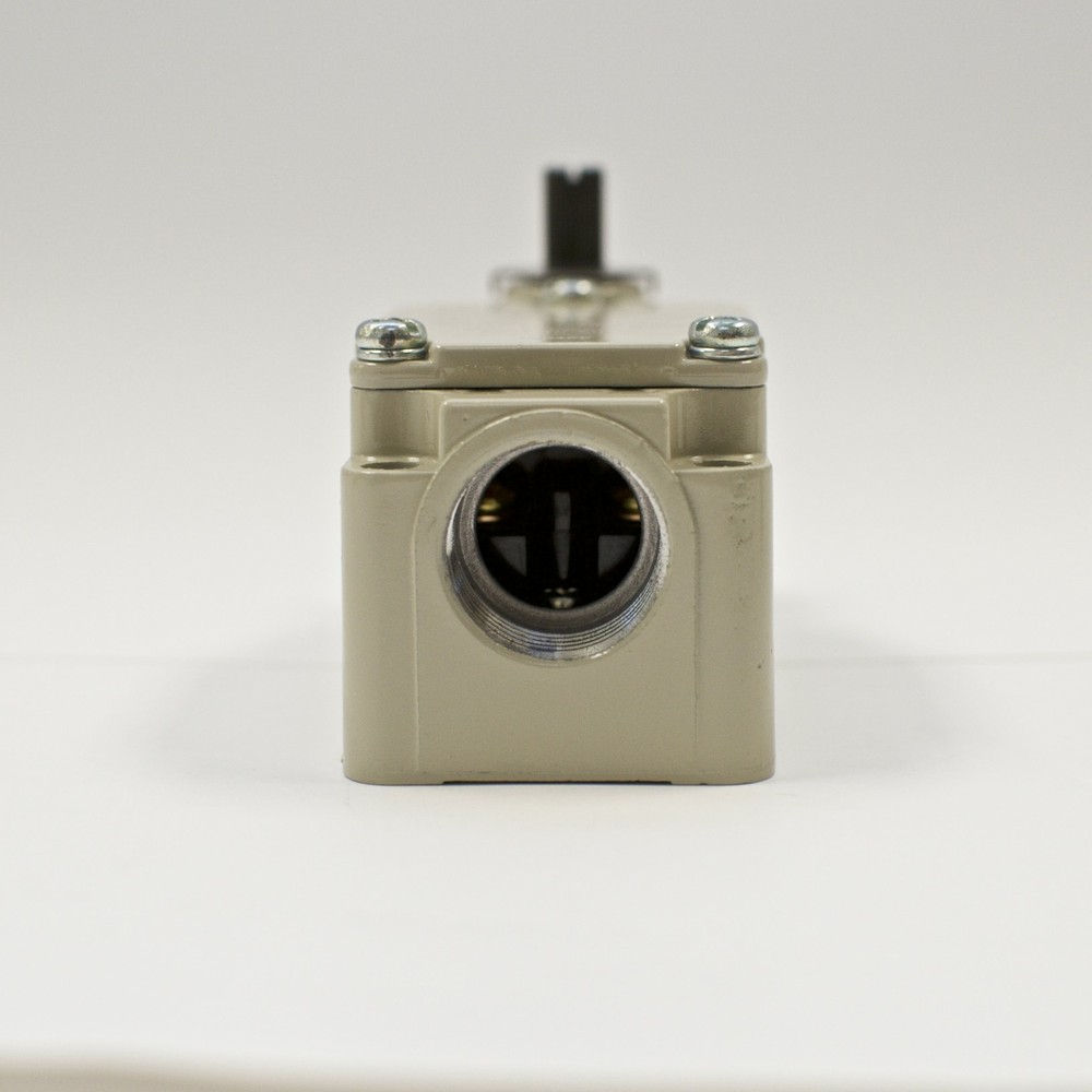 Azbil 1LS1-J limit switch, Roller Lever Type (Yamatake)