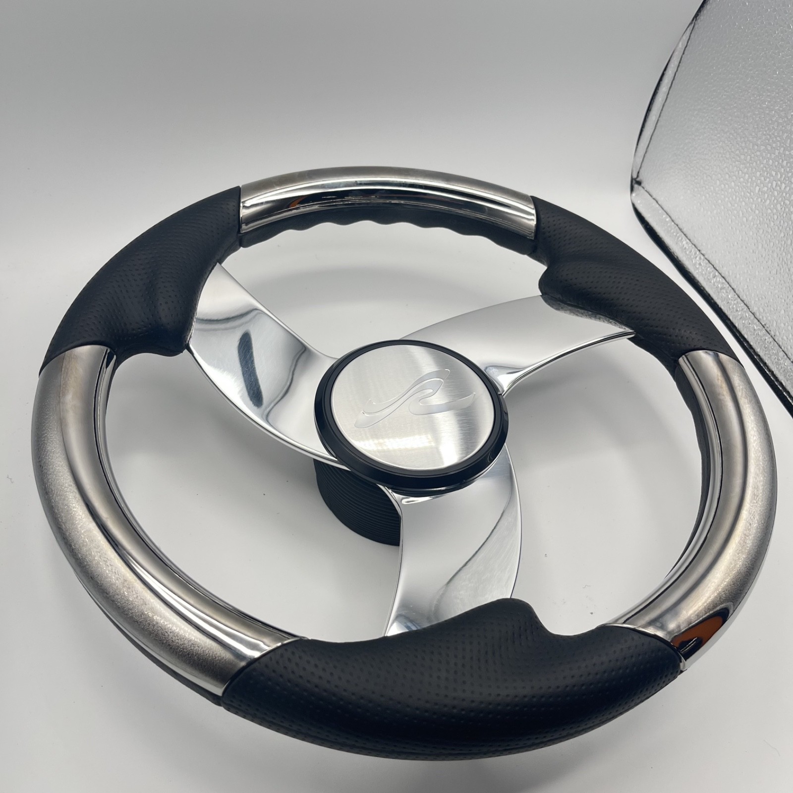Model M533 Boat Steering Wheel Polished Alum Spoke KEYED HUB Urethane | Sea Ray
