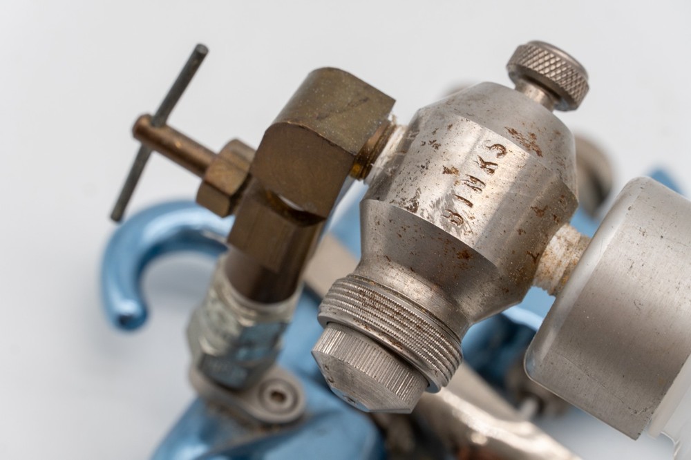 Binks Model 2100 GW Plural Component Spray Gun