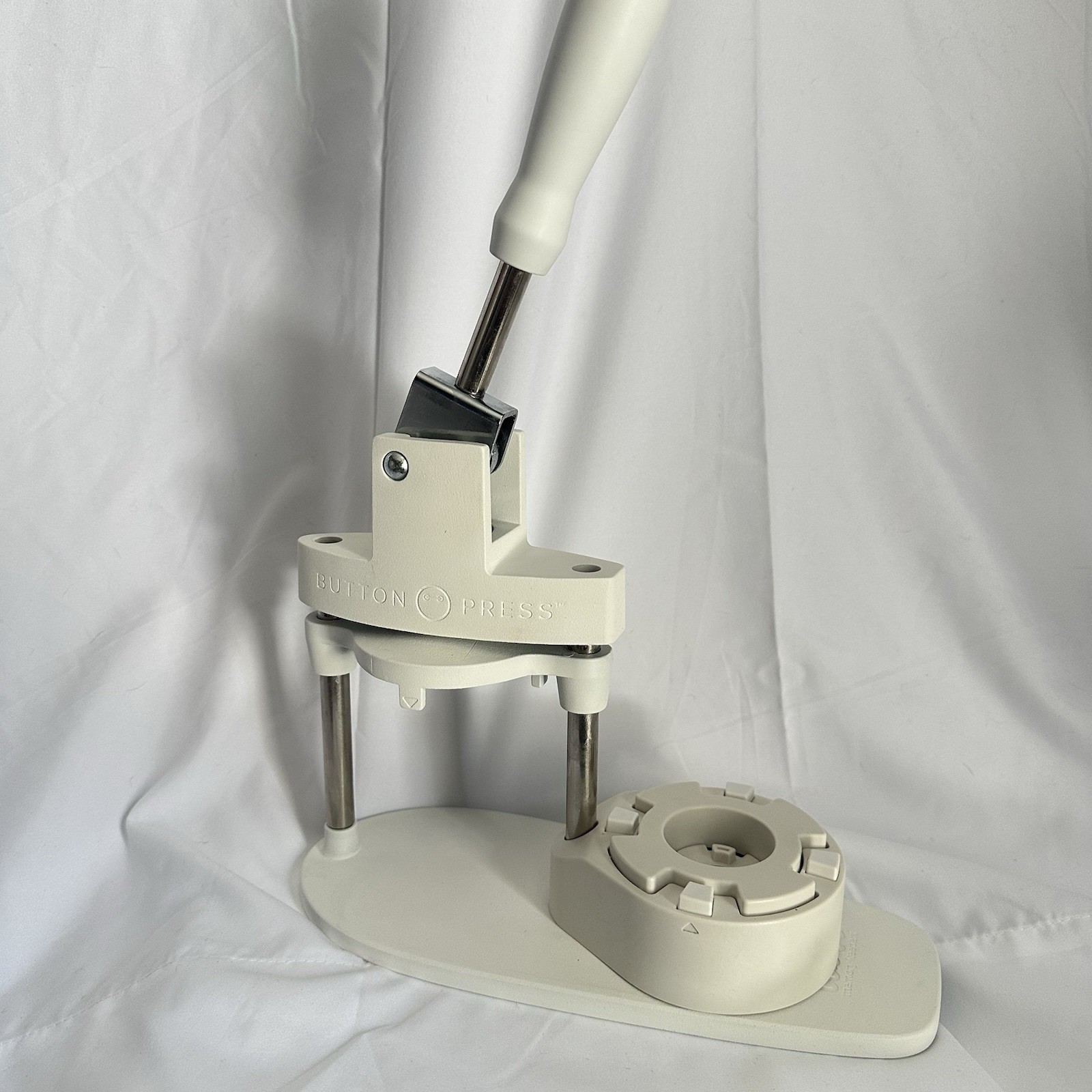 We R Memory Keepers Button Press All-In-One Kit – 3 Size Button Maker