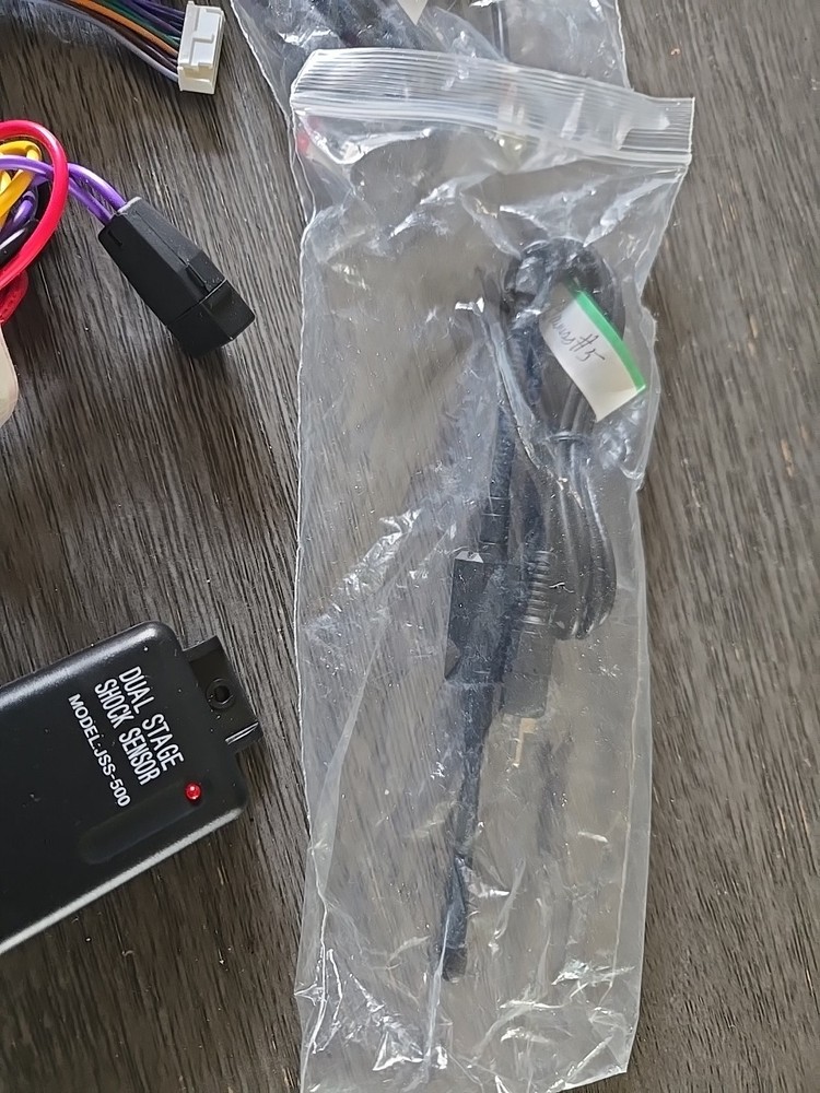 FIRSTECH COMPUSTAR SHF 2W-A REMOTE START/ALARM FUNC ALL THAT'S SHOWN, UNTESTED