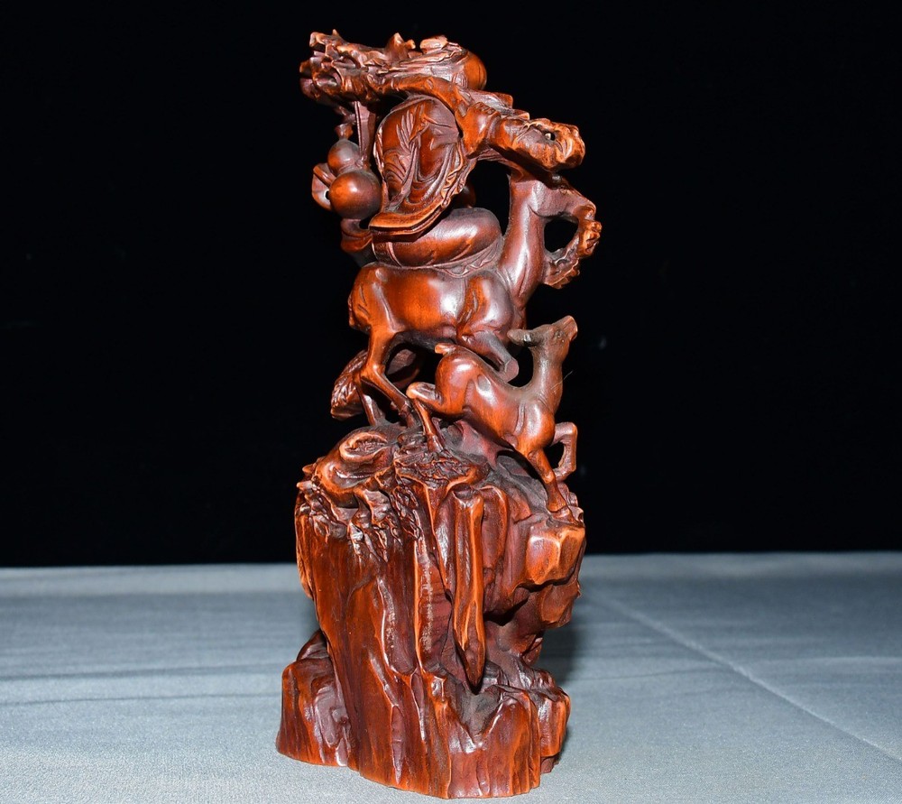 Exquisite Small Leaf Boxwood Deer Longevity Star Ornament