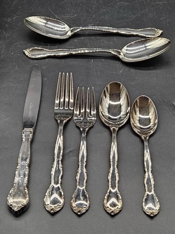 Lunt Silversmiths Haverford Pattern Silverplate Flatware 33 Pieces