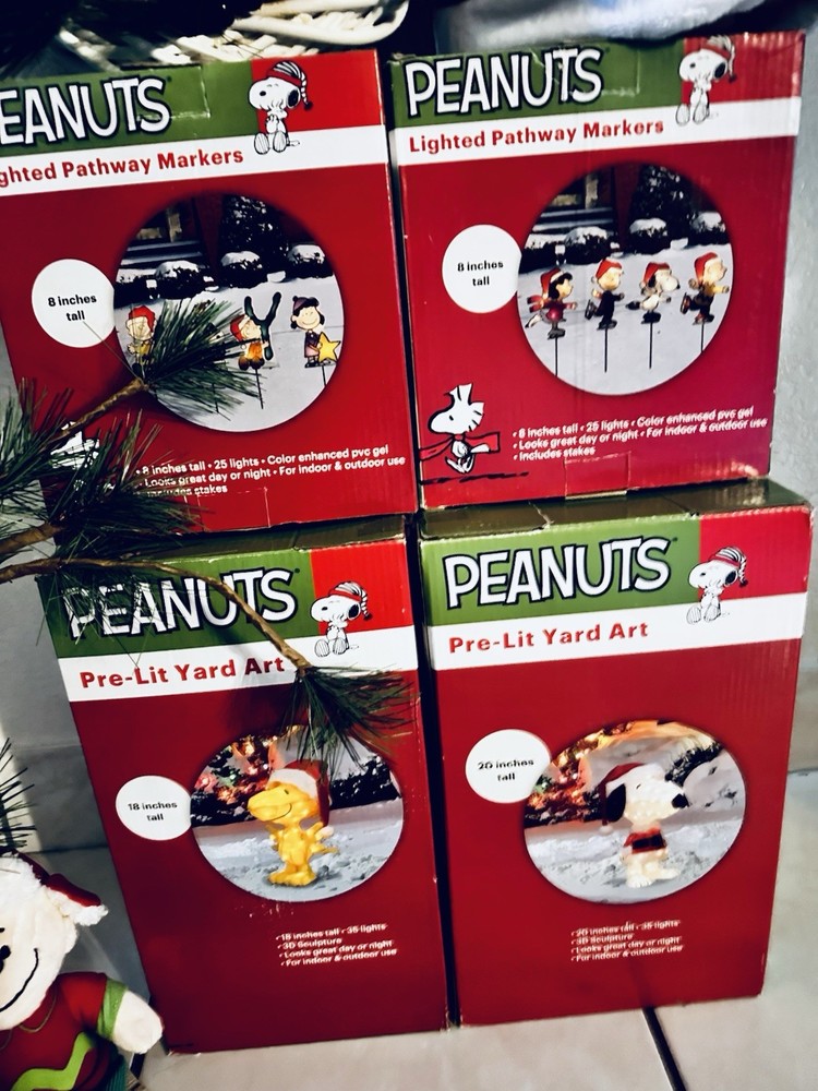 Peanuts Pre-Lit Lighted Christmas Decor Bundle