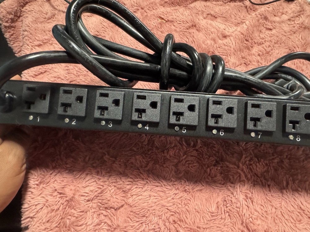 Cyber Power Model : PDU20SW8FNET