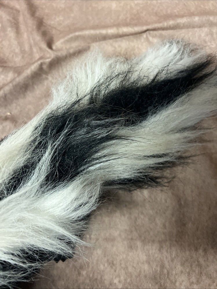 Folkmanis FolkTails Puppet Skunk