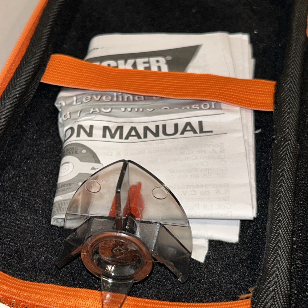 Black & Decker BDL190S Bullseye Auto Leveling Laser w/Stud Sensor + Case E1