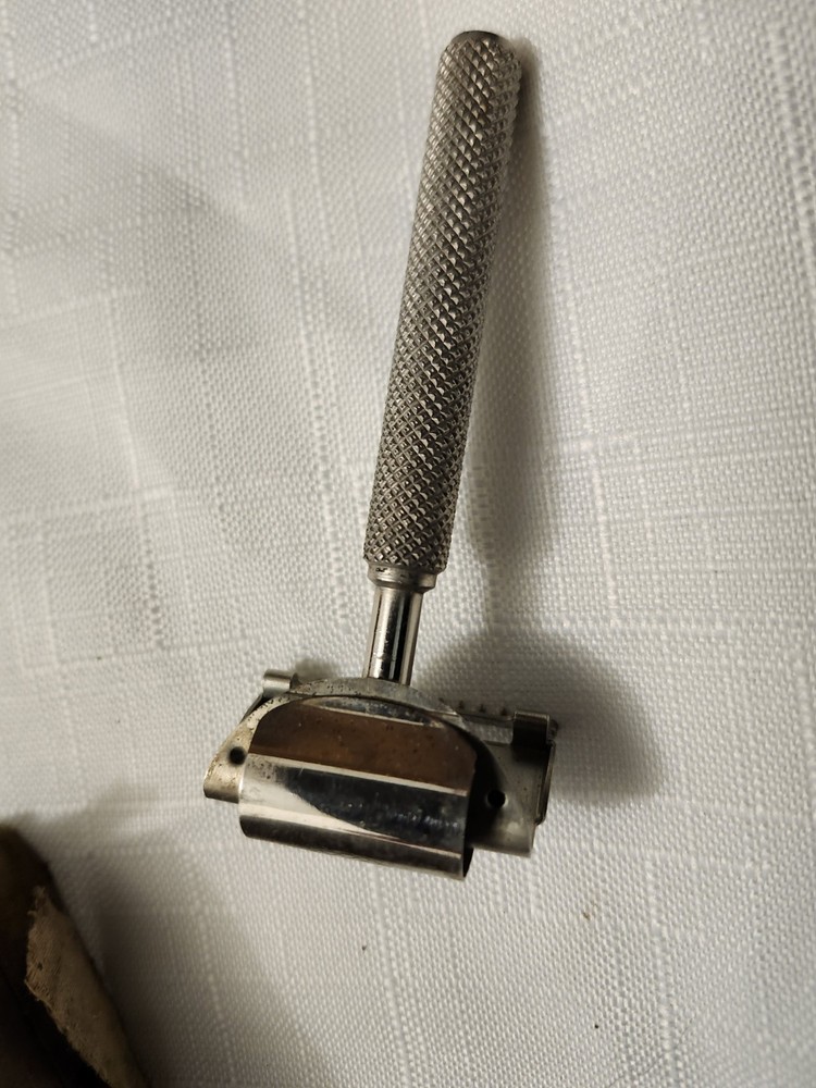 Kriss Kross Stropper Razor Blade Sharpener And Razor