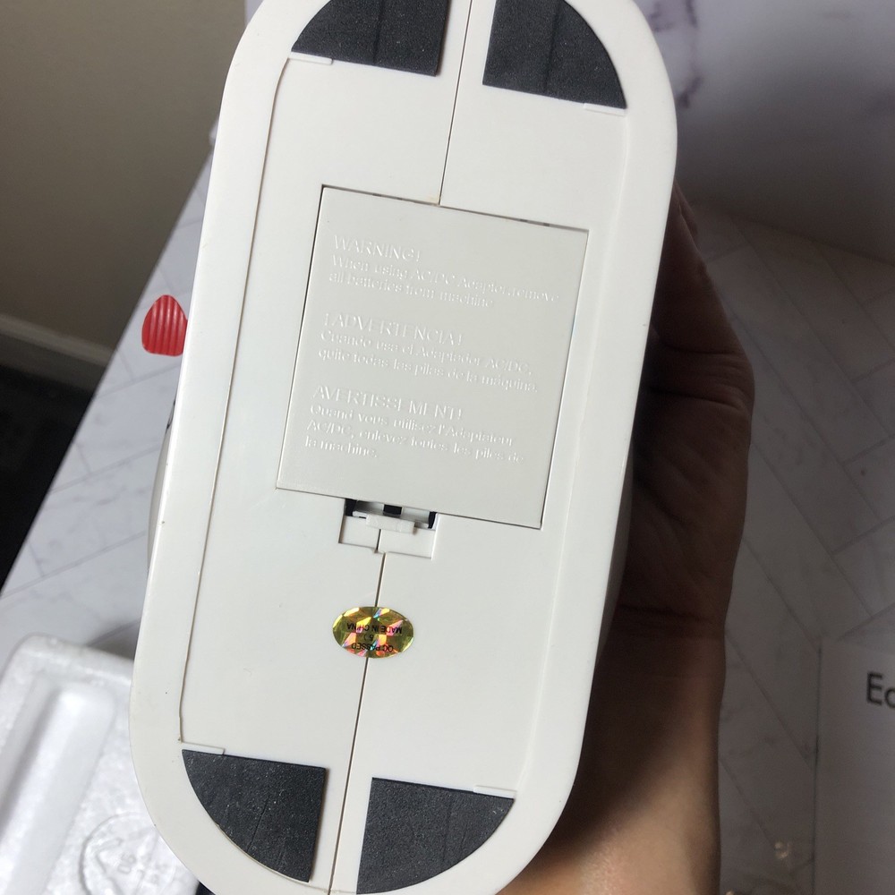 Easy Stitcher Table Top Sewing Machine D2-5001 BARELY USED