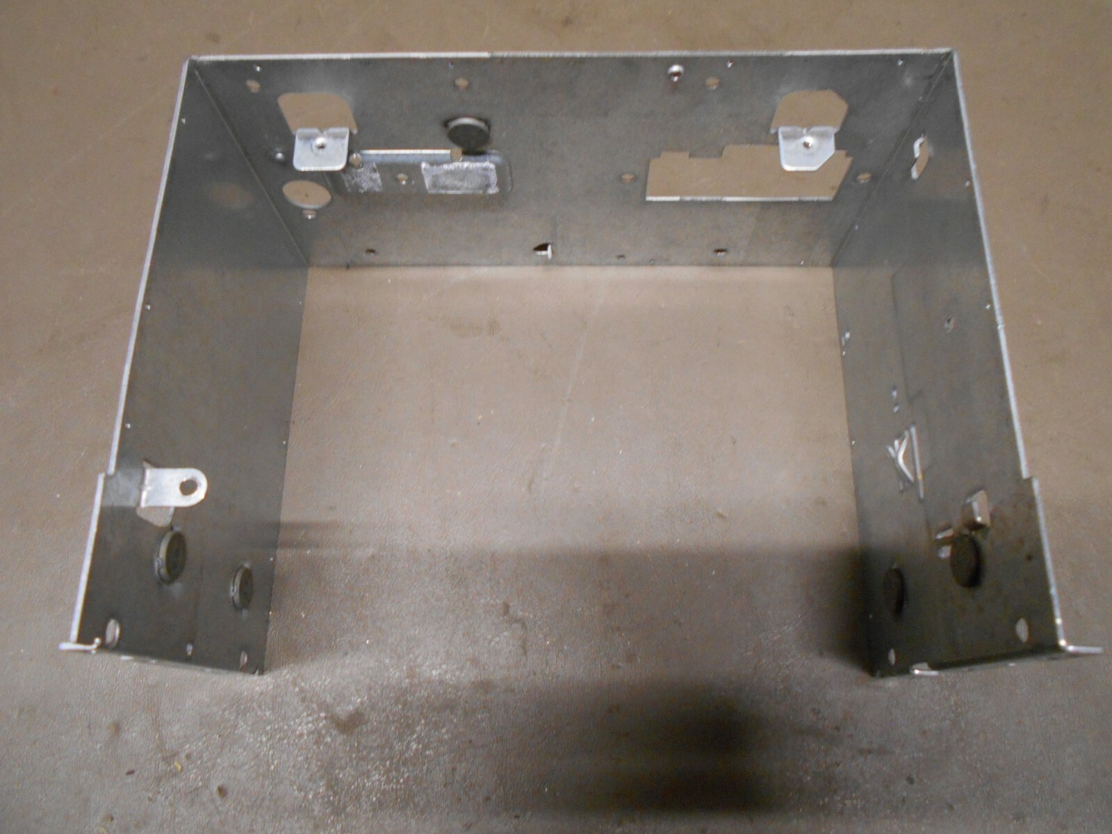 02-05 Deville 02-04 Seville Code U1R Tape CD Radio Sides - Back Housing Panel