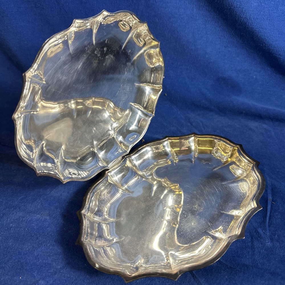 CHIPPENDALE INTERNATIONAL SILVER CO. #6323 SILVER PLATE SILENT BUTLER.