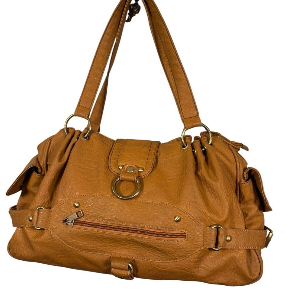 Chic Tan Leather Shoulder Bag