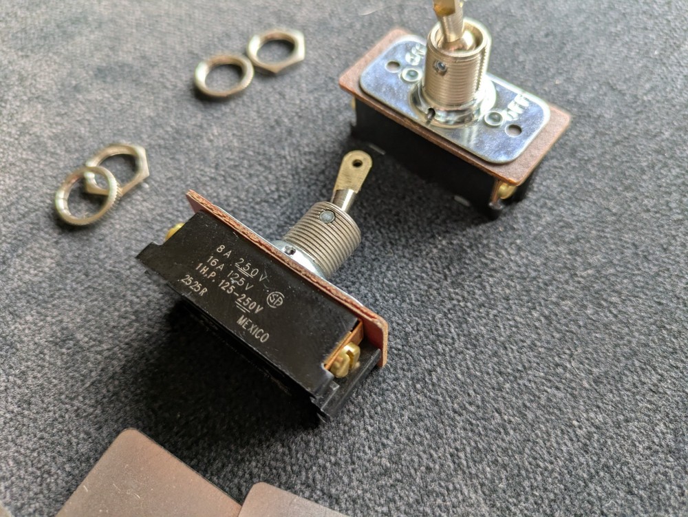 HEAVY DUTY DOUBLE POLE TOGGLE SWITCH - MACHINED WITH A FLAT BLADE HANDLE