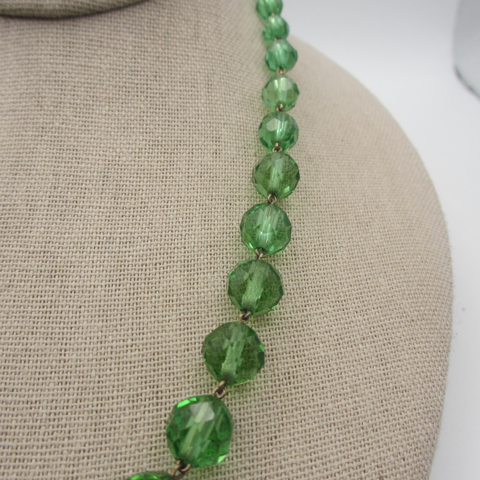 Vintage Glass Necklace Beaded Faceted Green Graduated 17 Inch
