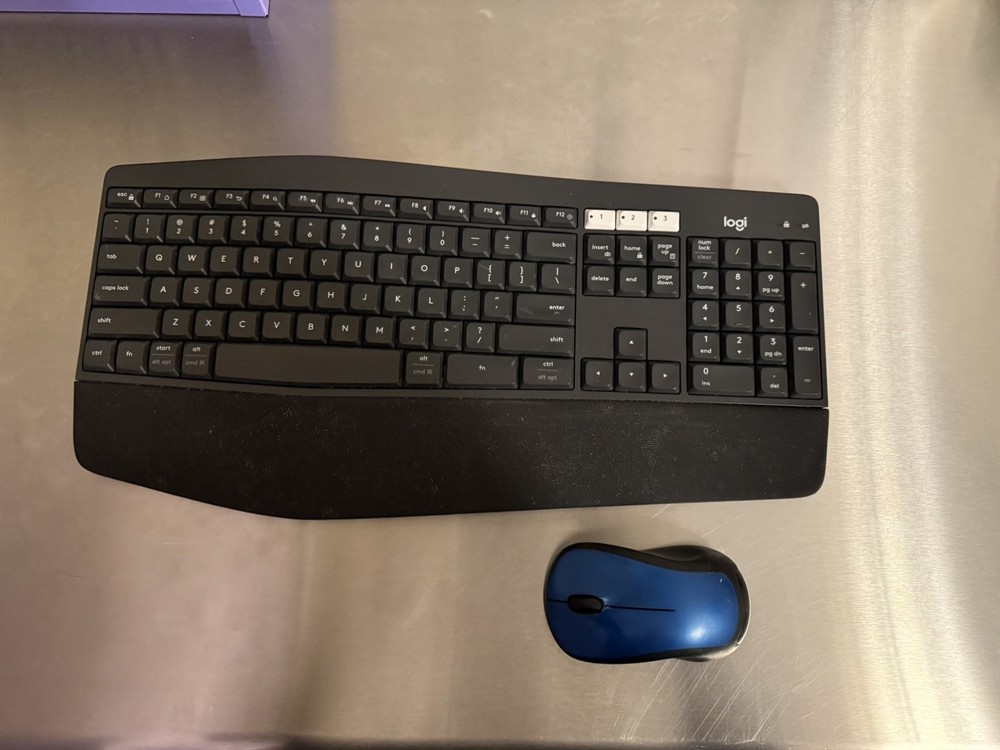 Logitech MK850 Performance Wireless Keyboard and Mouse Combo
