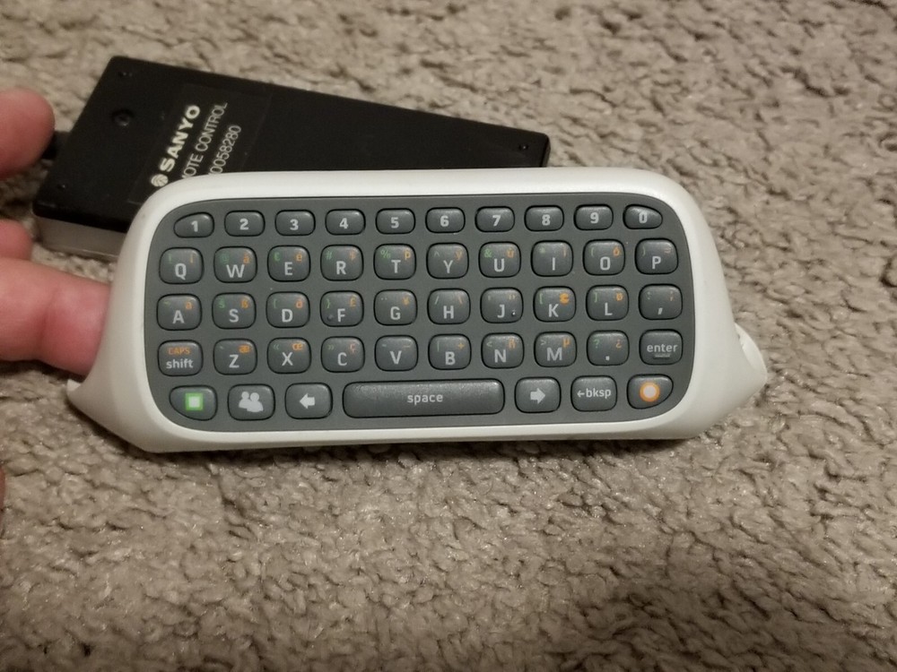 Genuine OEM Microsoft XBOX 360 Chatpad - White UNTESTED