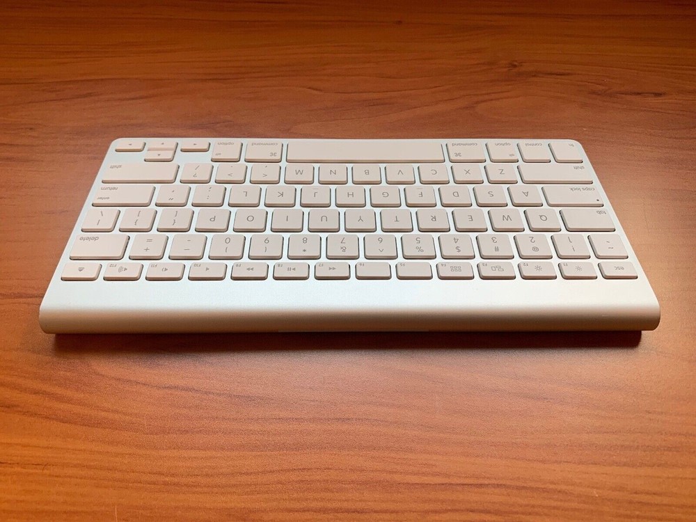 Bluetooth Apple Wireless Keyboard A1314 MC184LL/B Great Shape!!!