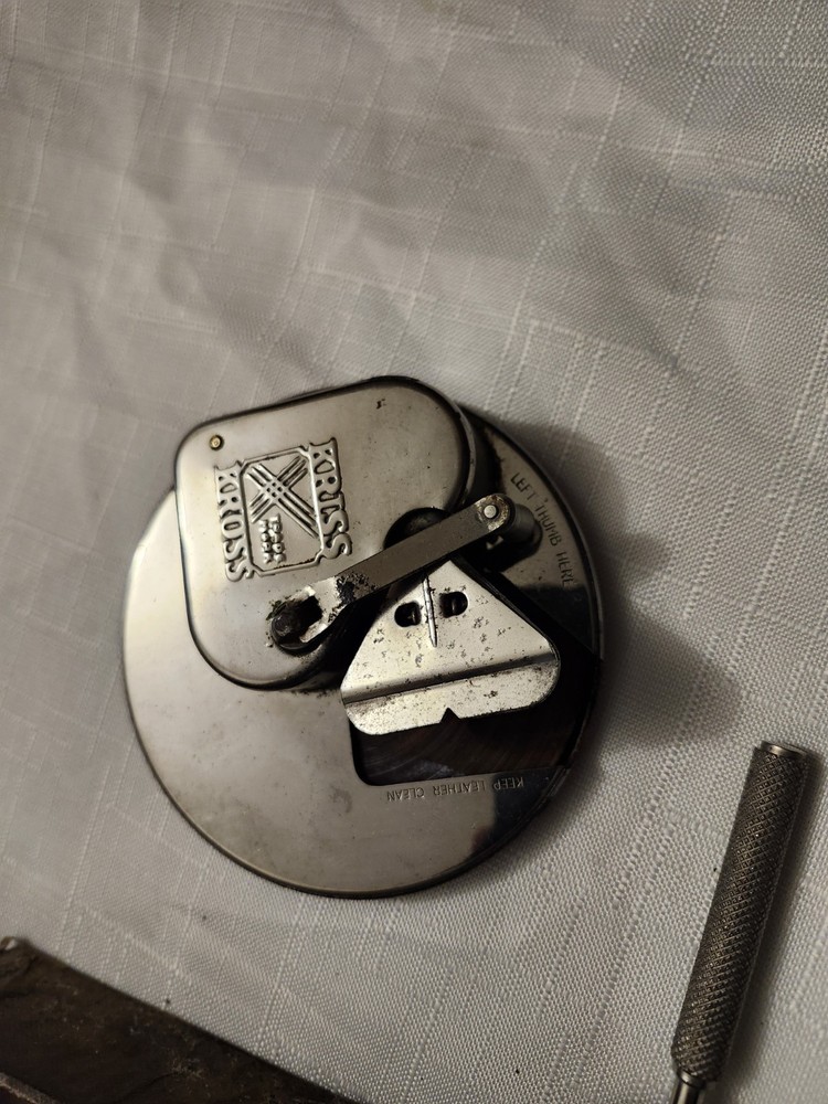 Kriss Kross Stropper Razor Blade Sharpener And Razor