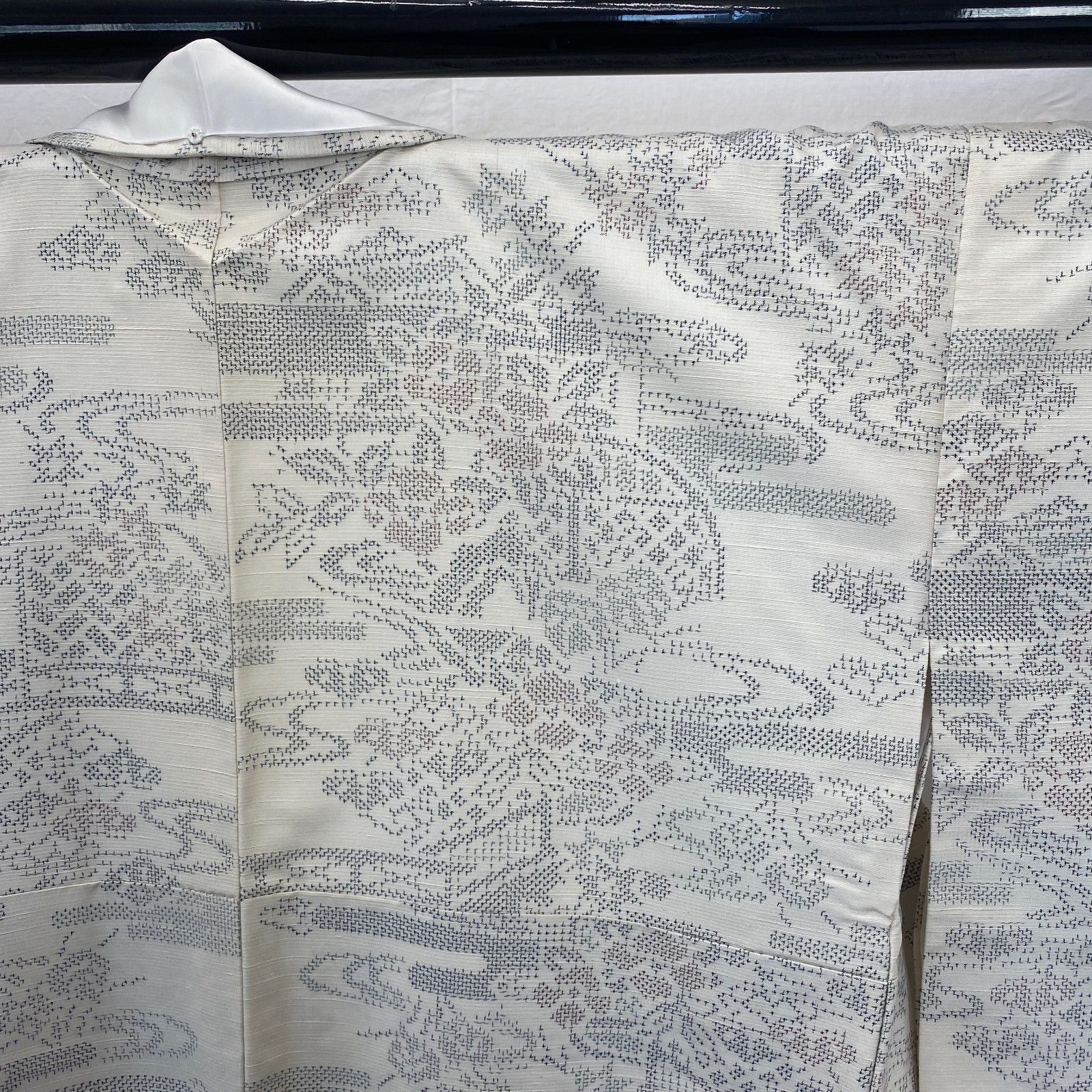 Japanese Vintage Kimono Silk White Oshima Traditional Authentic Length 61 in