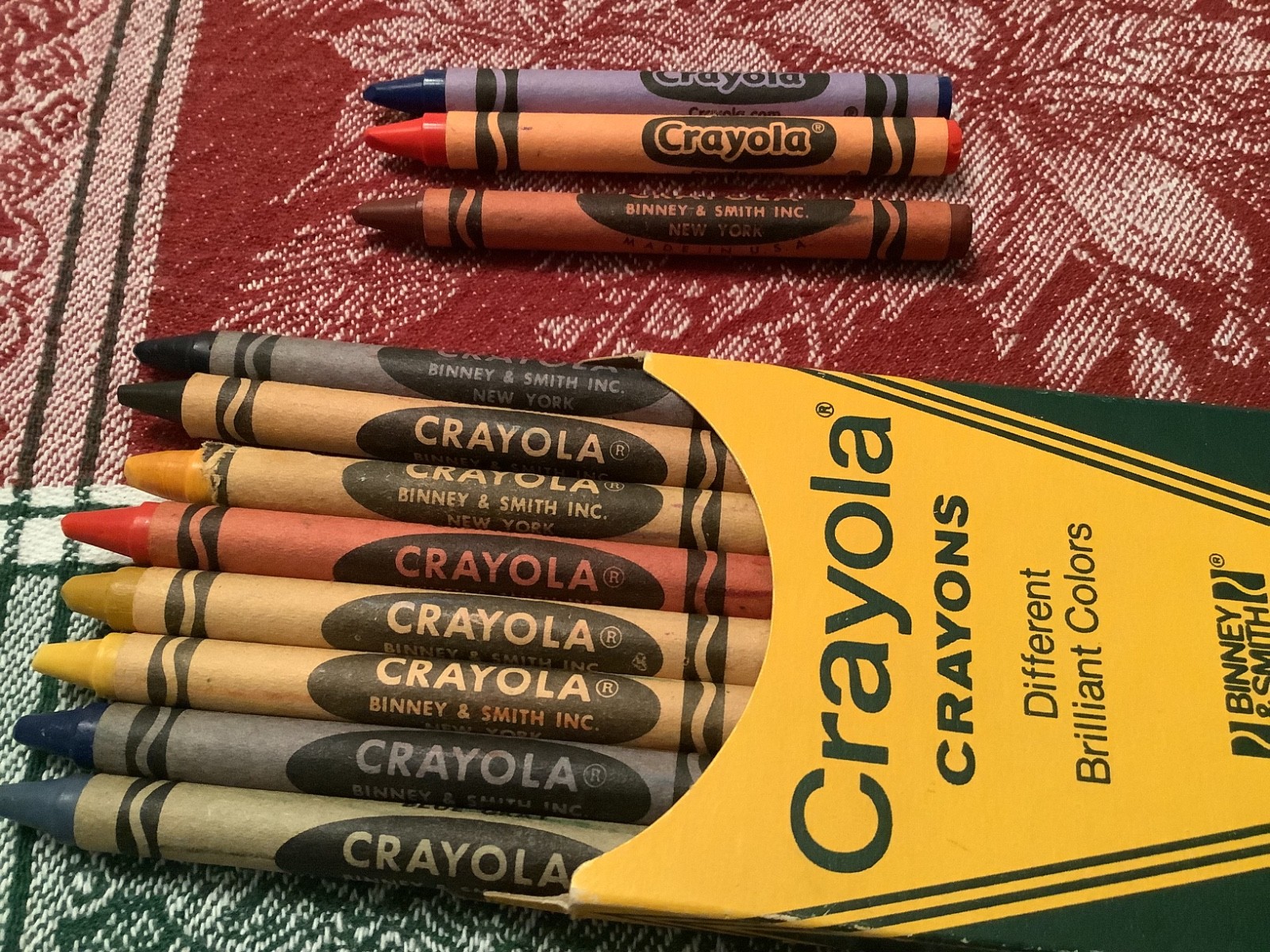 Vintage 8 Retired Discontinued Crayola Crayons 1970s Binney Smith in box plus 3