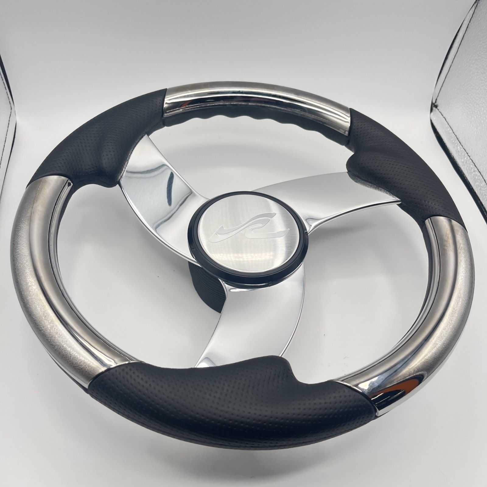 Model M533 Boat Steering Wheel Polished Alum Spoke KEYED HUB Urethane | Sea Ray