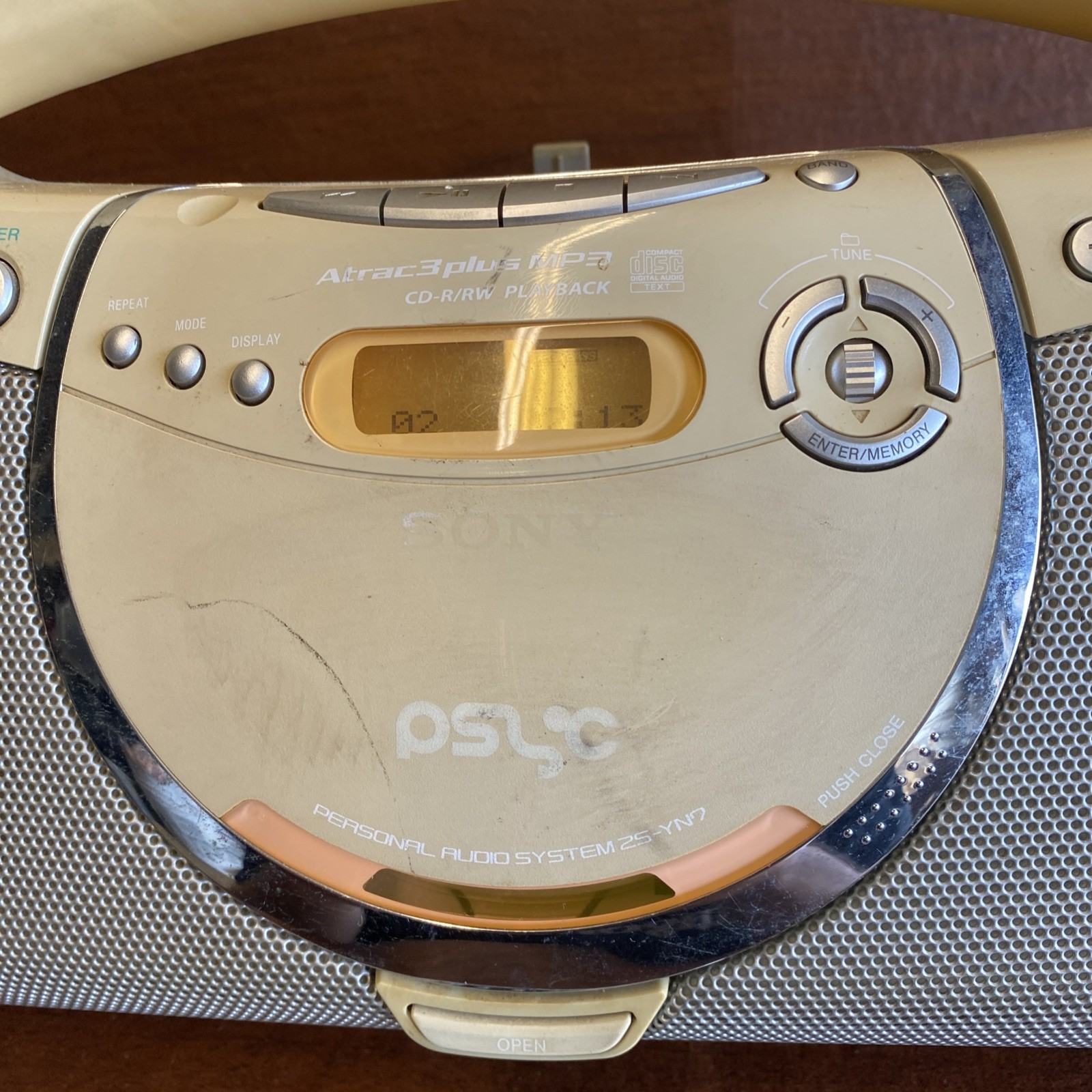 Sony ZS-YN7 Portable Boombox CD/R-RW AM/FM RADIO MegaBass W Remote No Batt Cover