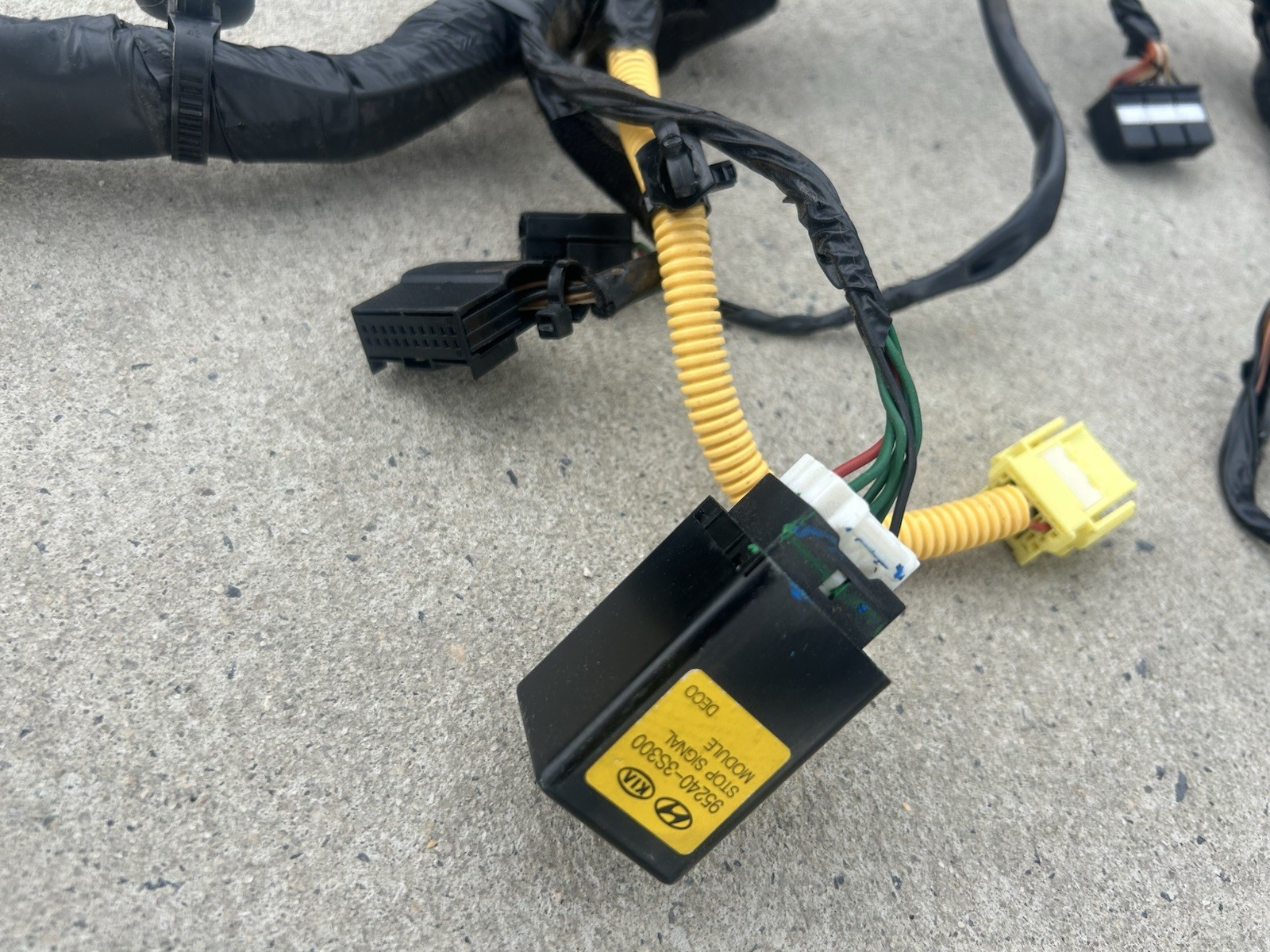 Genuine Hyundai Wiring Assembly - Front (Part No.: 91151-4R020)