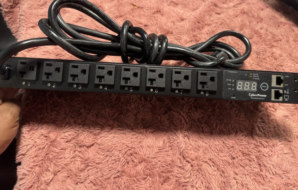 Cyber Power Model : PDU20SW8FNET